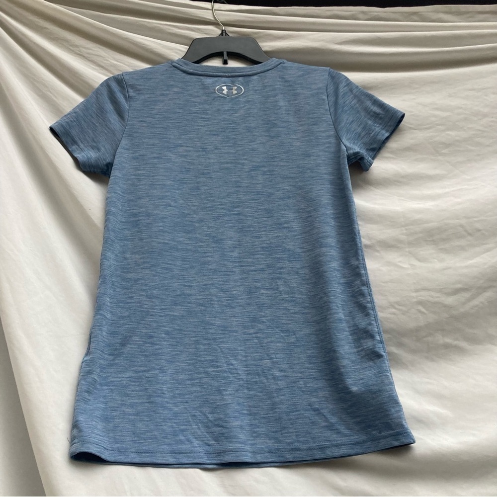 Under Armour light blue athletic top, size XS - Picture 7 of 8